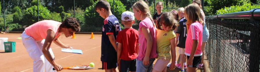 Ferienspaß auf dem Tennisplatz